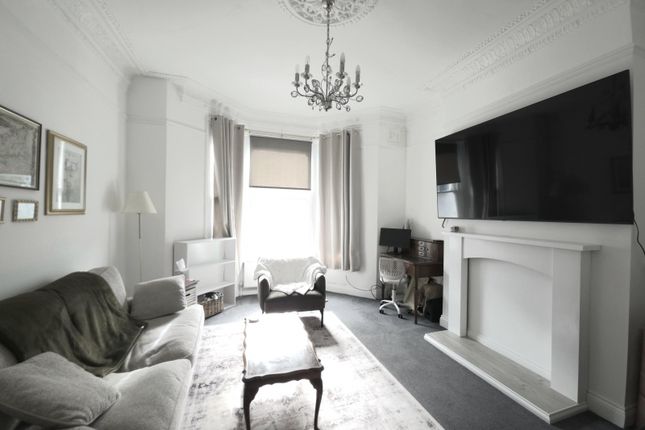 10 Bradiston Road, LONDON W9 1 bed flat for sale