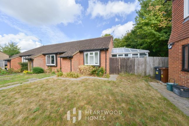 Beverley Gardens, St Albans AL4 9BJ 2 bed terraced bungalow for sale