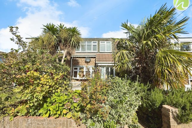 Colne, East Tilbury, RM18 3 bed terraced house for sale