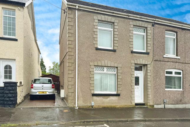 Greenfield Place, Loughor, Swansea... 3 bed semi