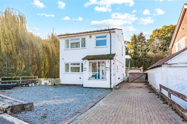 Berkeley Drive, Hornchurch, RM11 3 bed detached house for sale