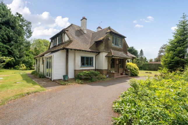 Tilford Road, Surrey GU26 3 bed detached house for sale