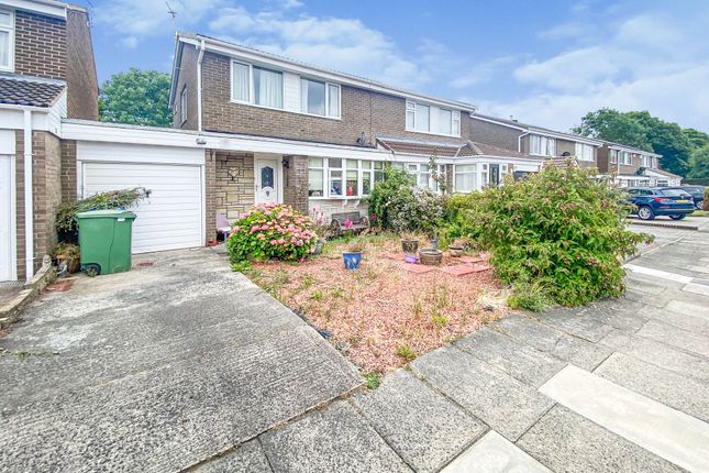 Whernside Place, Cramlington... 3 bed semi