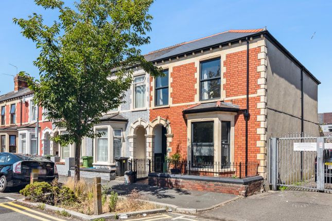 5 bedroom end of terrace house for sale