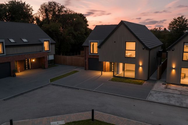 5 bed detached house