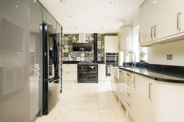 Oxclose Drive, Dronfield S18 5 bed detached house for sale