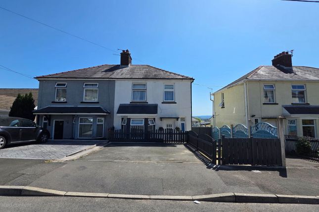 South Avenue, Pontypool NP4 3 bed semi