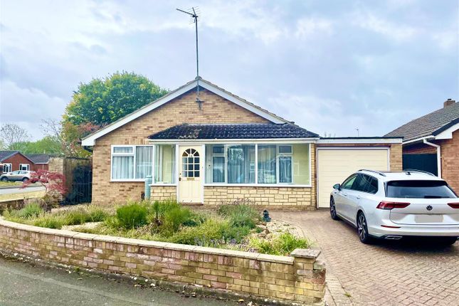 Tealsbrook, Swindon 3 bed detached bungalow for sale
