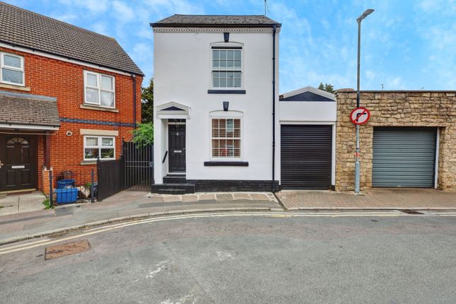 2 bedroom link detached house for sale
