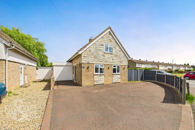 Finderne Drive, Wymondham, Norwich 3 bed chalet for sale