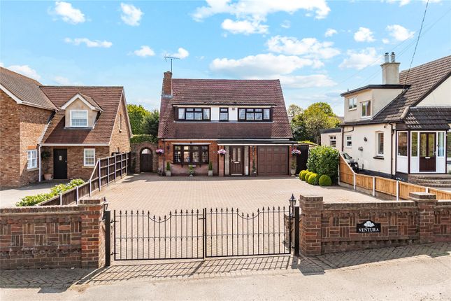 Dunton Road, Steeple View, Basildon... 3 bed detached house for sale