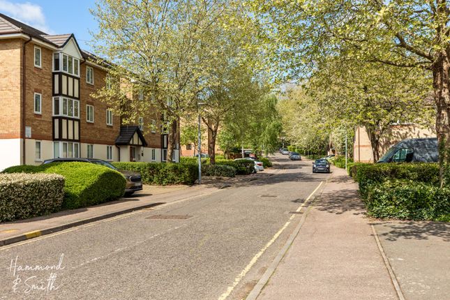 Woodland Grove, Epping CM16 2 bed apartment for sale