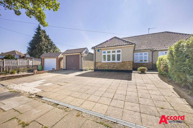 The Crescent, Upminster, RM14 3 bed chalet for sale