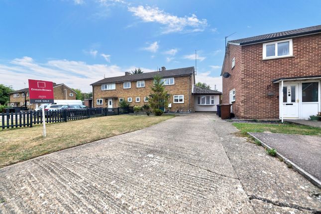 Field Crescent, Royston SG8 3 bed semi