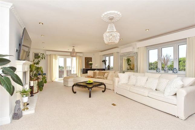 4 bed detached house