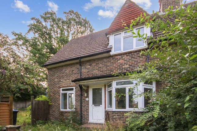Halsford Croft, East Grinstead, RH19 3 bed semi