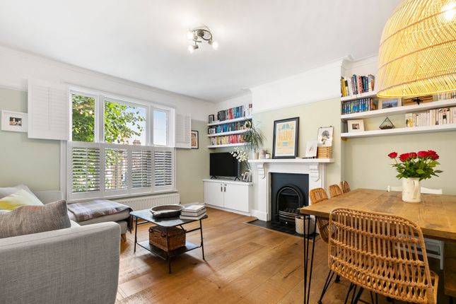 Brenda Road, SW17 3 bed apartment for sale