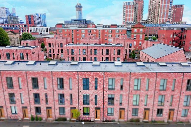 3 bedroom town house for sale