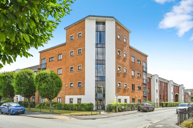 3 bedroom flat for sale