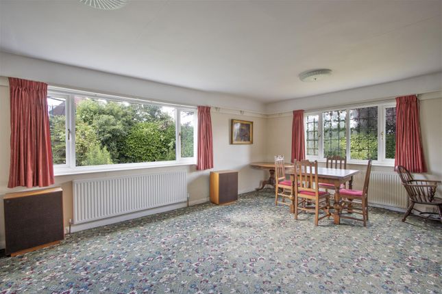 Dukes Drive, Chesterfield 3 bed detached house for sale
