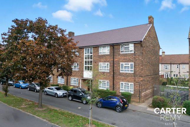 Whalebone Lane South, RM8 2 bed flat for sale