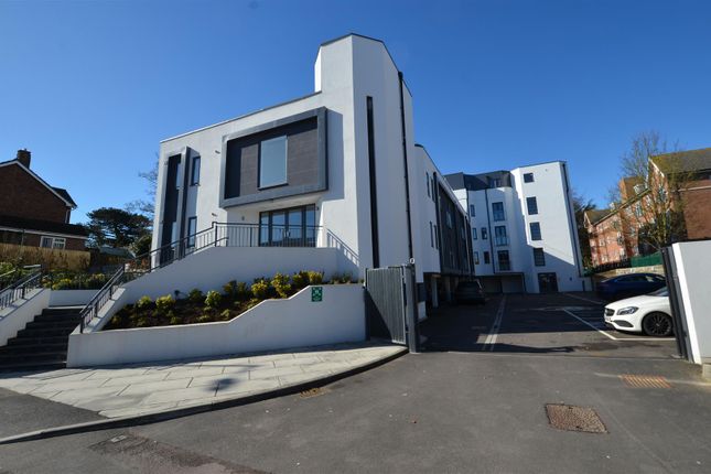 Walton Street, Aylesbury 2 bed apartment for sale