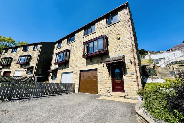 Kestrel View, Huddersfield HD8 4 bed semi