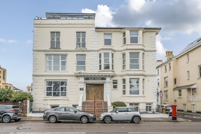 Clarence Parade, Hampshire PO5 2 bed flat for sale