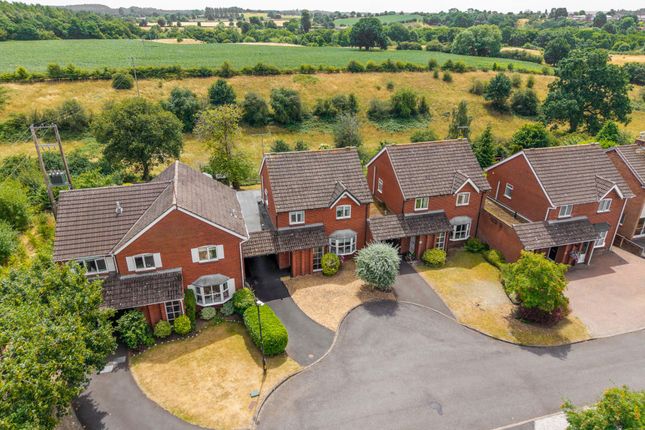 3 bedroom link detached house for sale