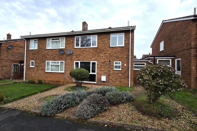 Almond Drive, Sandy SG19 3 bed semi