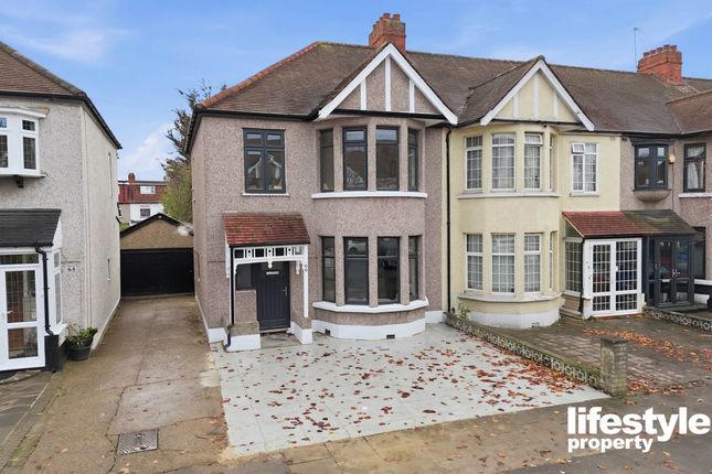 Collinwood Gardens, Gants Hill, Ilford 3 bed house for sale