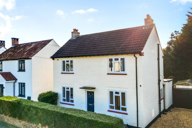 Queen Mary Avenue, Surrey GU15 3 bed detached house for sale