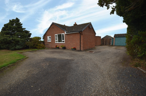 Hampton Bank, Welshampton 3 bed detached bungalow for sale