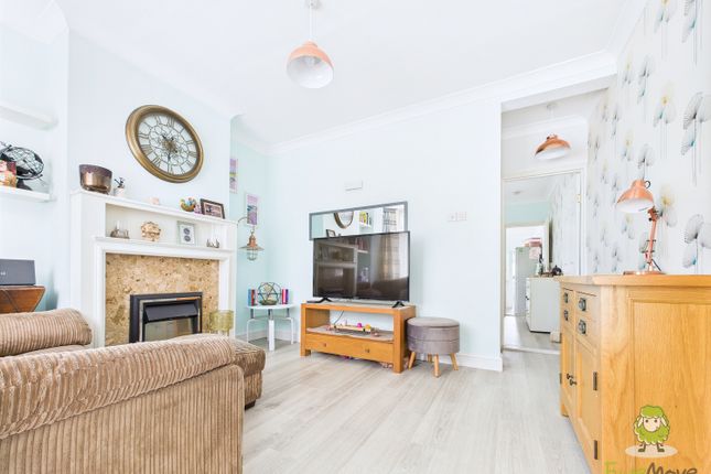 Court Lodge Road, Gillingham, Kent, ME7 3 bed terraced house for sale