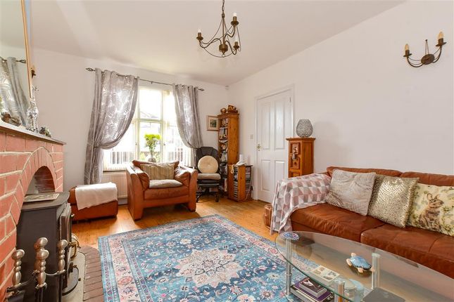 4 bed detached house