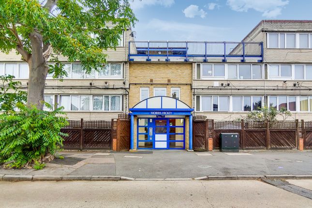 Ray Lodge Road, Woodford Green, IG8 2 bed apartment for sale