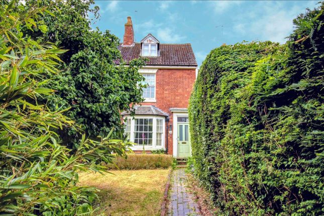 4 bedroom end of terrace house for sale