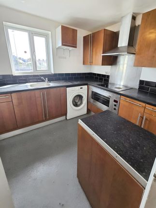 Greenslade Road, London IG11 1 bed flat for sale