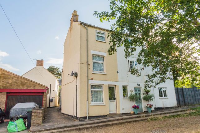 High Street, Kettering NN14 3 bed end of terrace house for sale