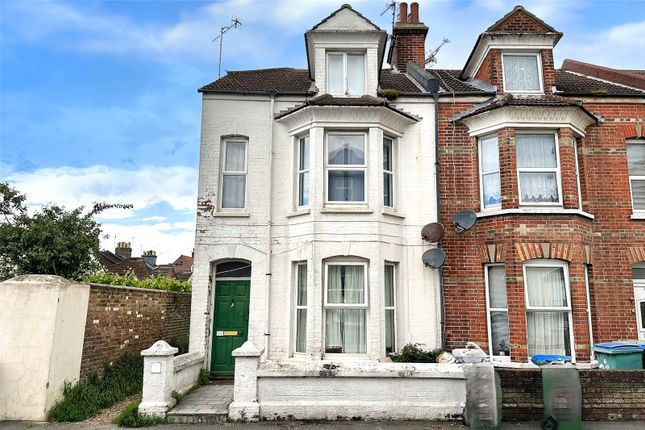 Clifton Road, Littlehampton, West Sussex 2 bed apartment for sale