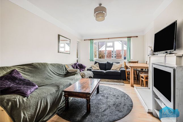 Elmshurst Crescent, London, N2 3 bed apartment for sale