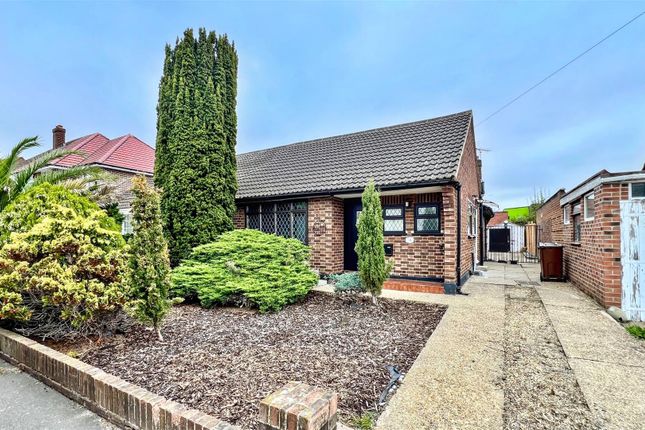 Blackberry Farm Close, Heston TW5 2 bed semi