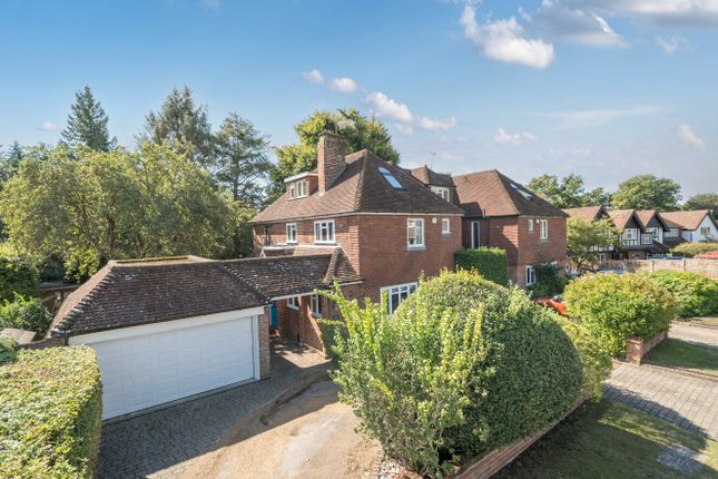 Turnoak Avenue, Surrey GU22 5 bed semi