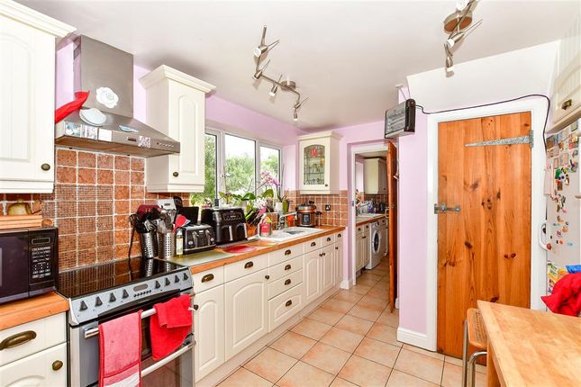 4 bed link detached house