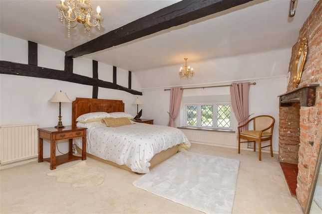 5 bed detached house