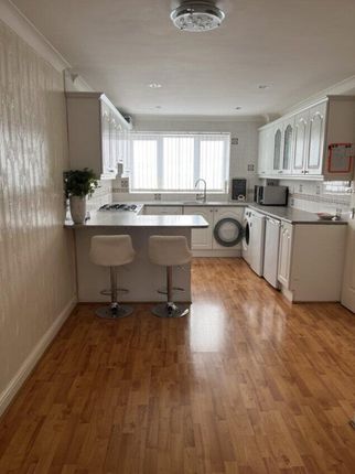 Aysgarth Walk, Leeds 3 bed terraced house for sale