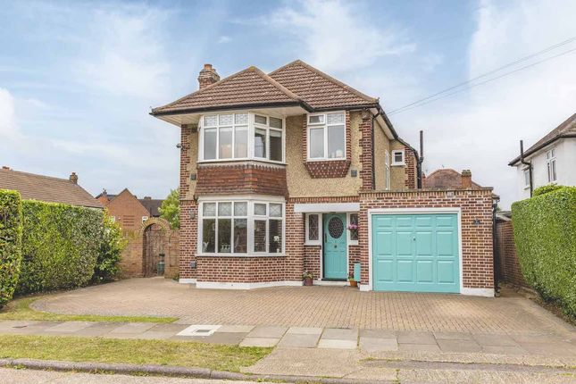 Montrose Avenue, Slough SL3 3 bed detached house for sale