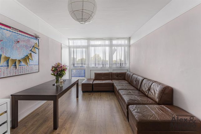 John Kennedy House, Canada Water, SE16 2 bed flat for sale