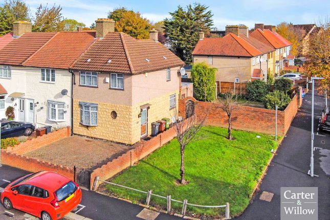 Winding Way, Essex 3 bed end of terrace house for sale