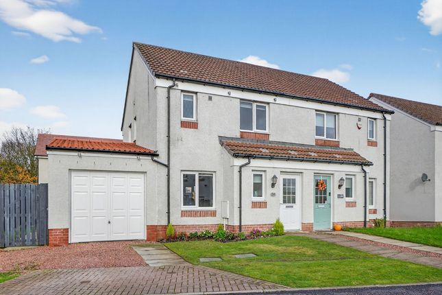 34 Ladyacre Wynd, Irvine, KA11 2FZ 3 bed semi